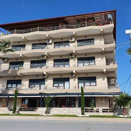 מלון Tropicana 2*