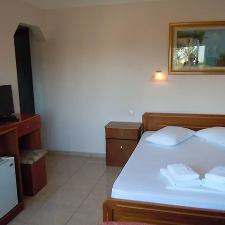 מלון Tropicana 2*