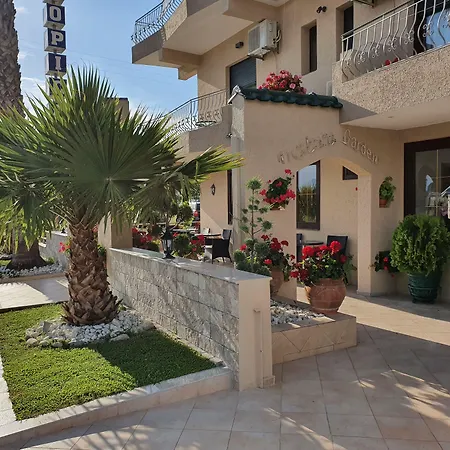 Tropicana מלון 2*